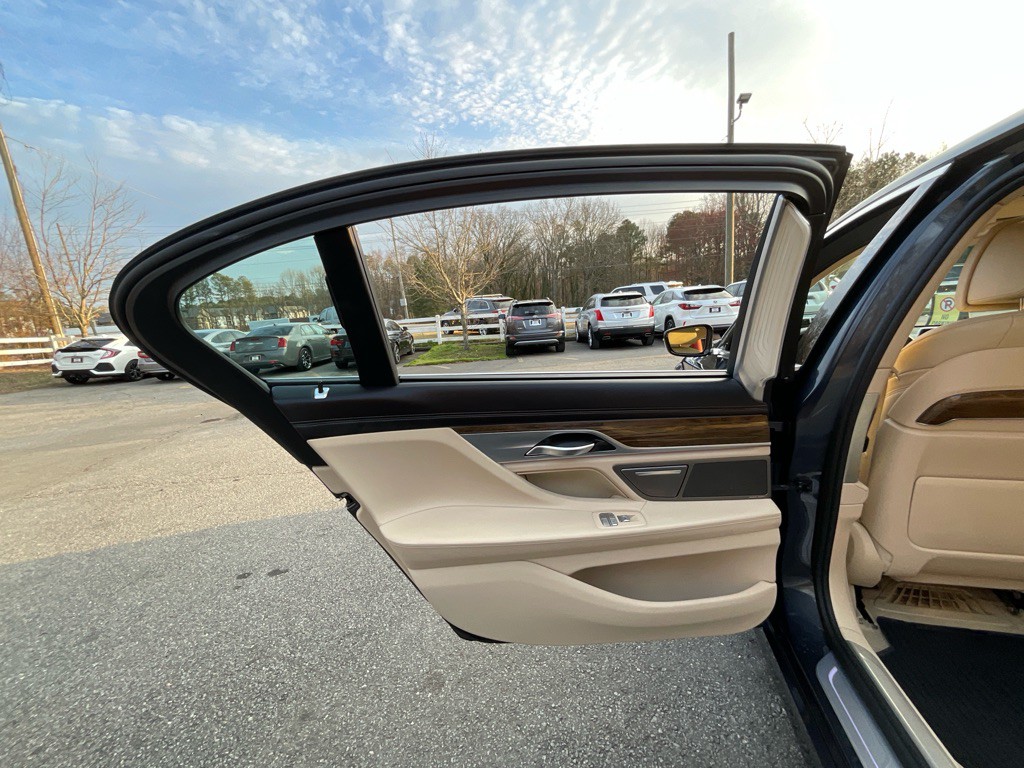 2016 BMW 7 Series Image 43