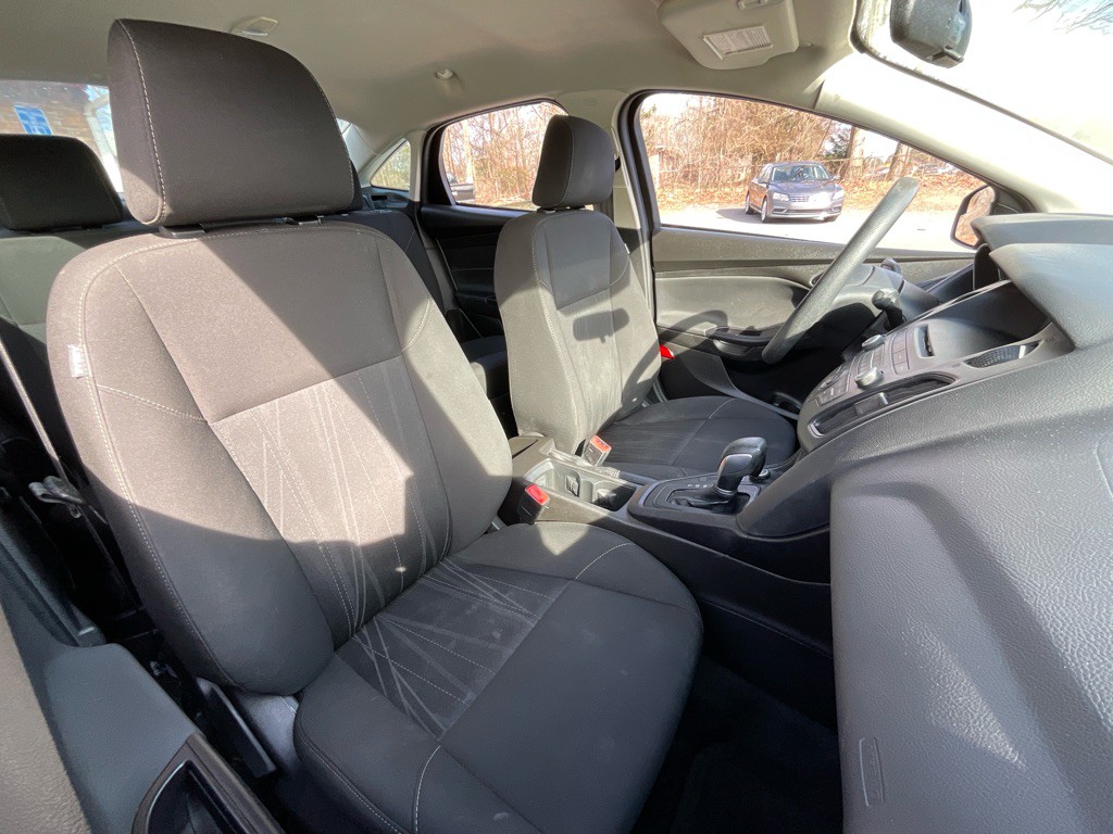 2016 Ford Focus Image 19