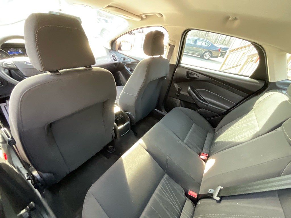 2016 Ford Focus Image 28