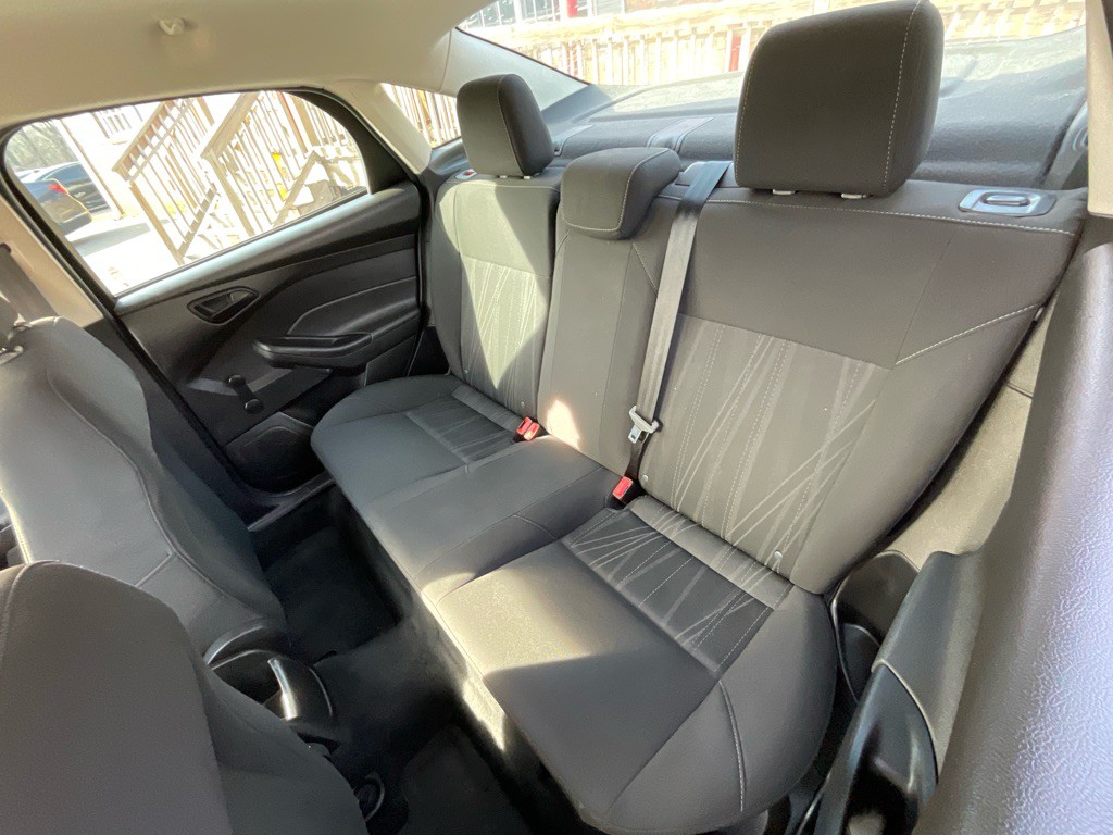 2016 Ford Focus Image 29