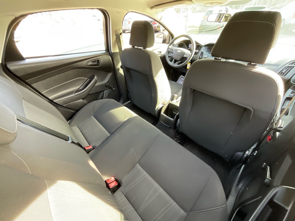 2016 Ford Focus Image 31