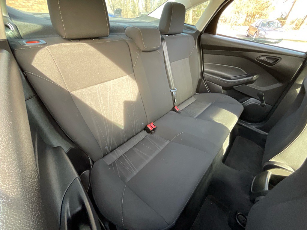 2016 Ford Focus Image 32