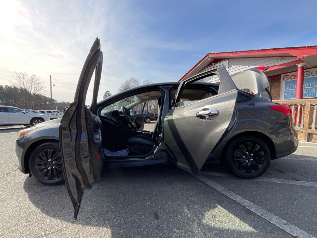 2016 Ford Focus Image 34