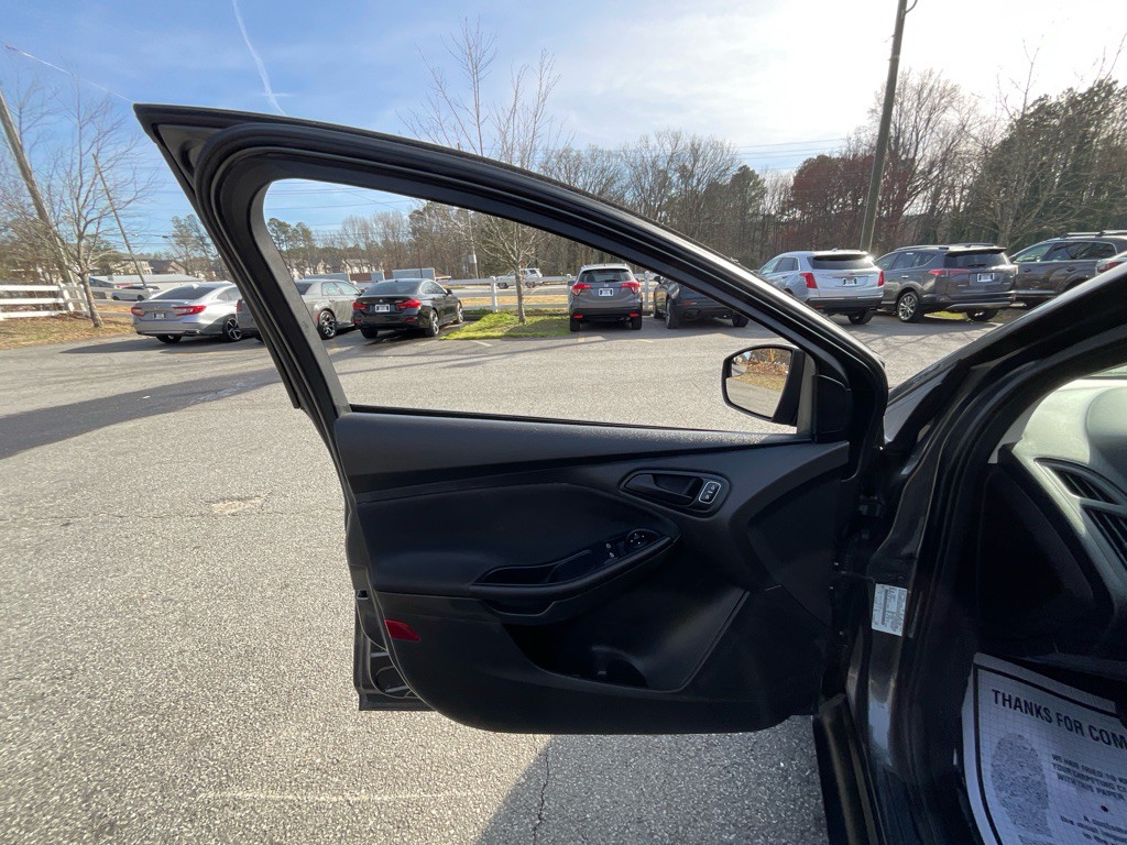 2016 Ford Focus Image 36