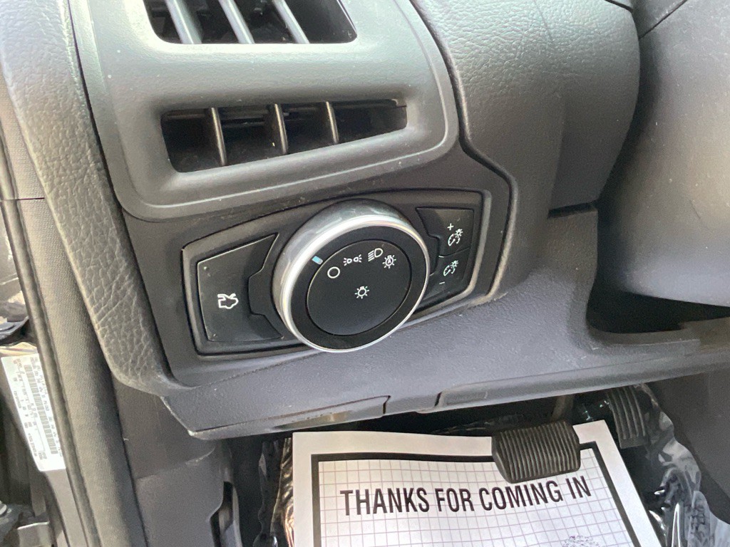 2016 Ford Focus Image 38