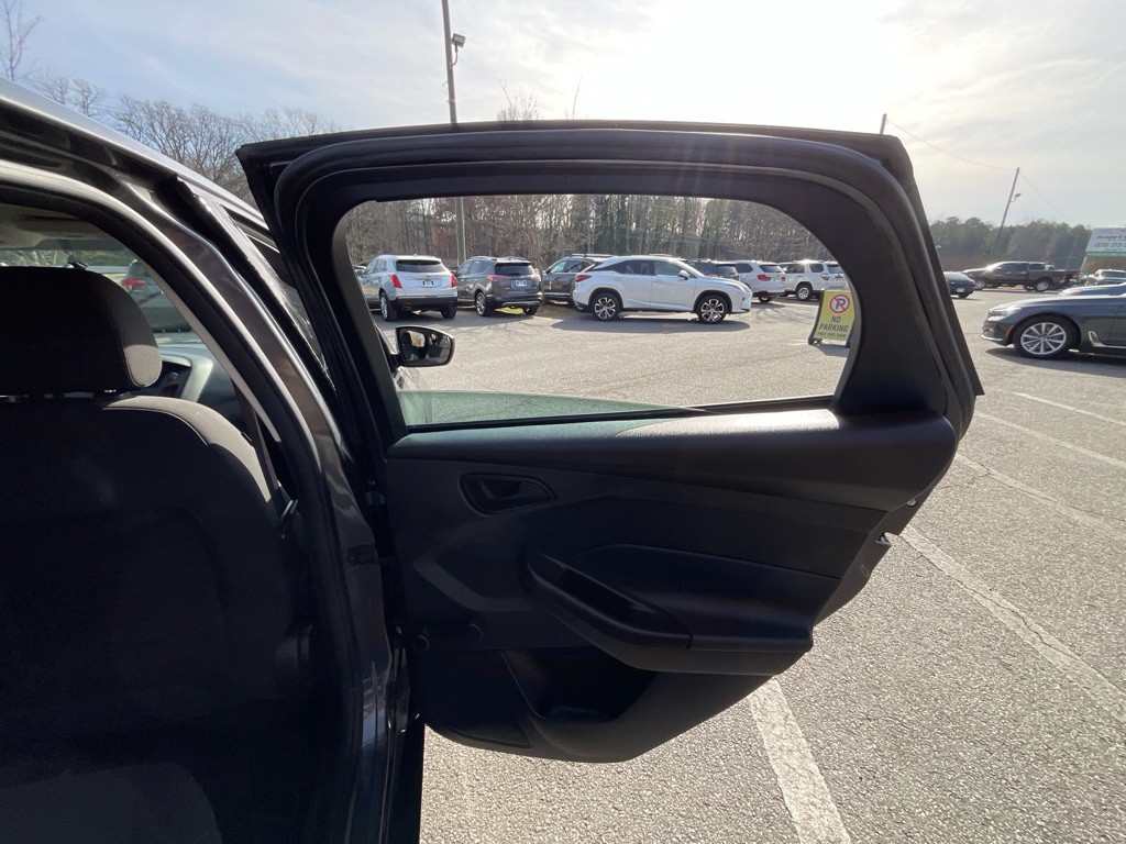 2016 Ford Focus Image 41