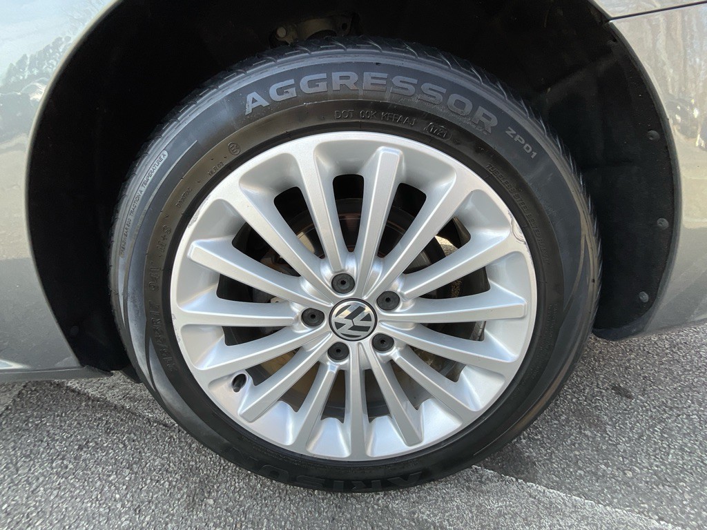 2017 Volkswagen Passat Image 12