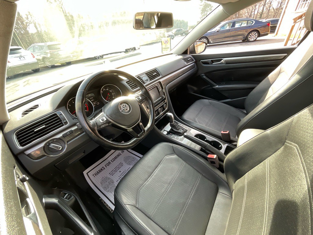 2017 Volkswagen Passat Image 15