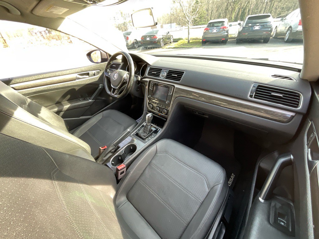 2017 Volkswagen Passat Image 18