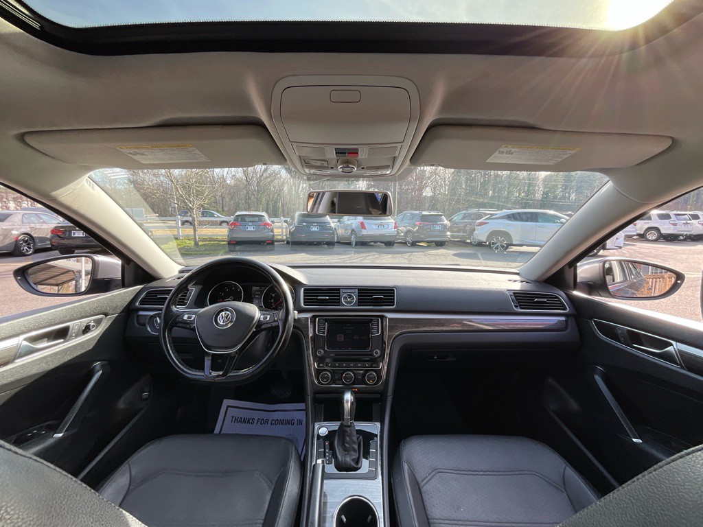 2017 Volkswagen Passat Image 20