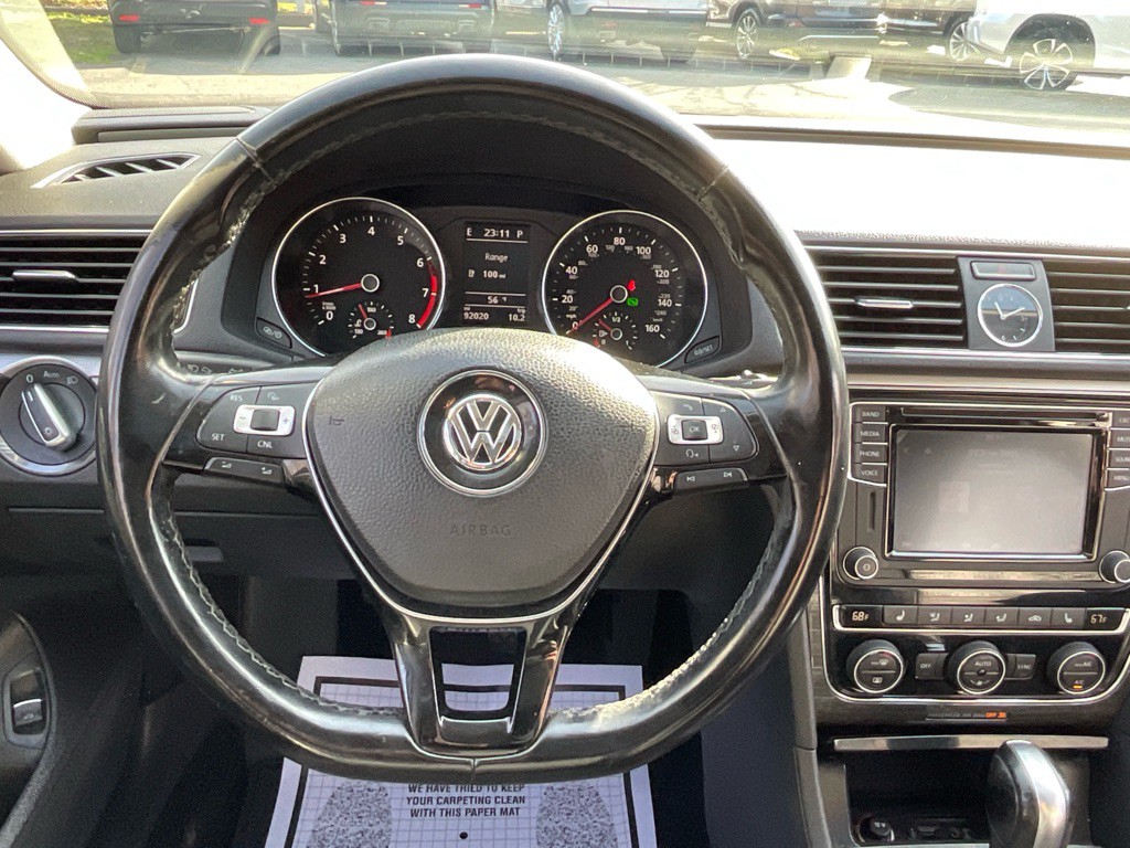 2017 Volkswagen Passat Image 22