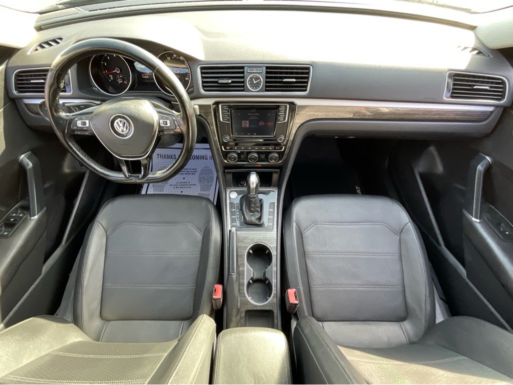 2017 Volkswagen Passat Image 23