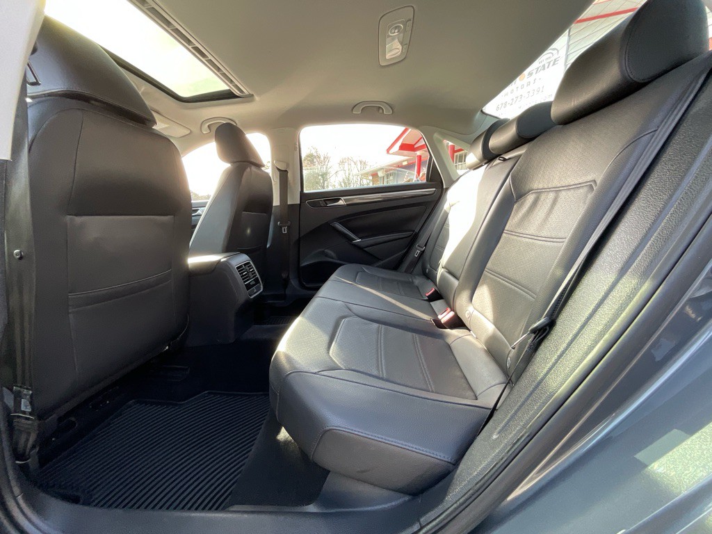 2017 Volkswagen Passat Image 28