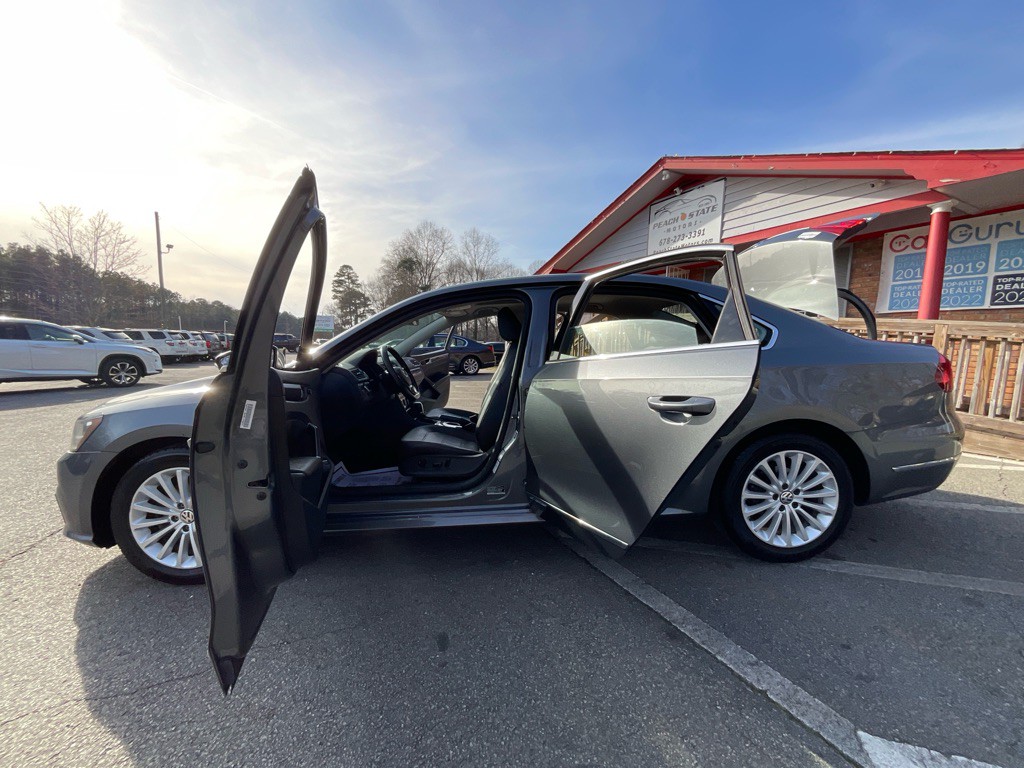 2017 Volkswagen Passat Image 37