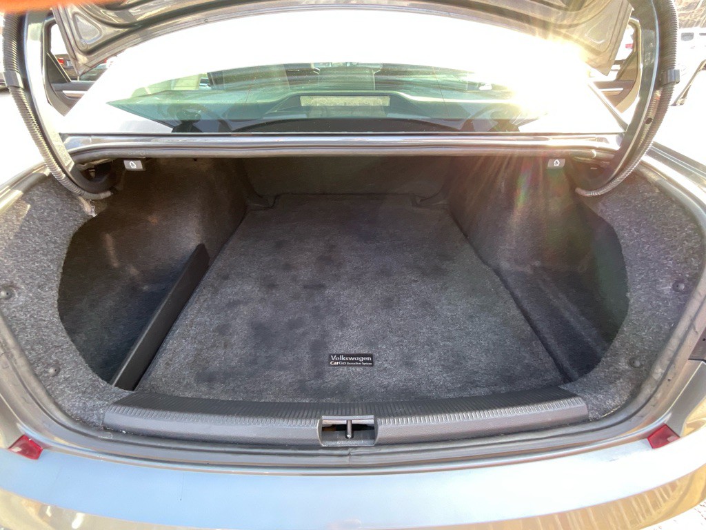 2017 Volkswagen Passat Image 38