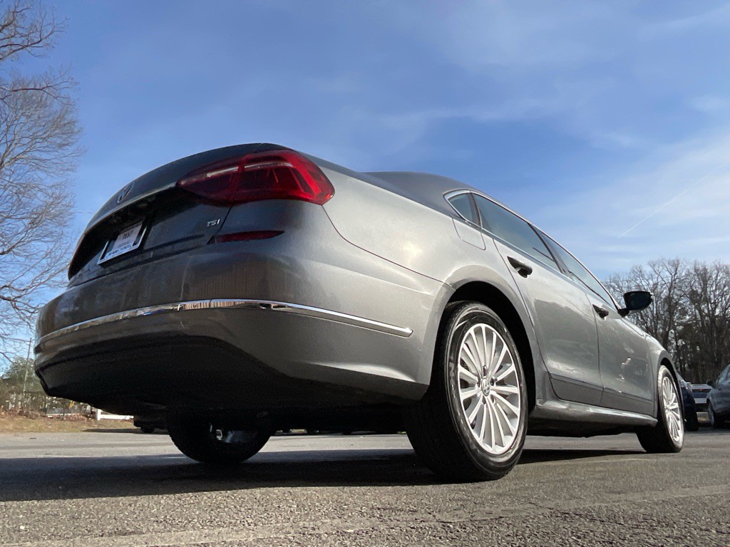 2017 Volkswagen Passat Image 46