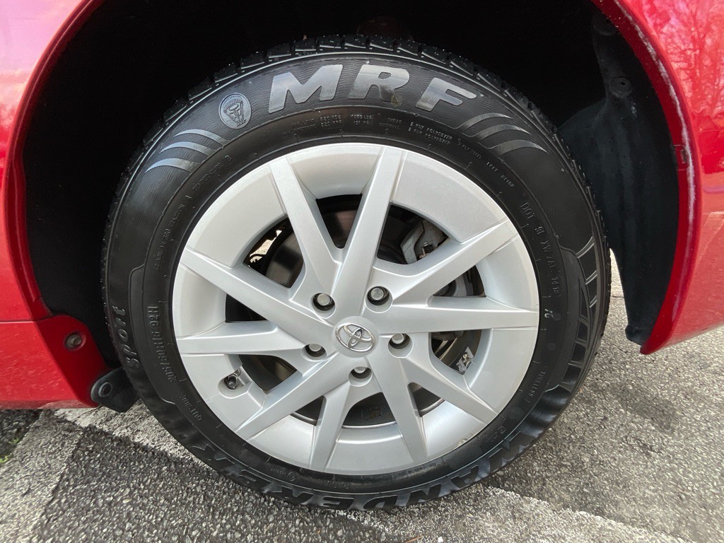 2012 Toyota Prius Image 12