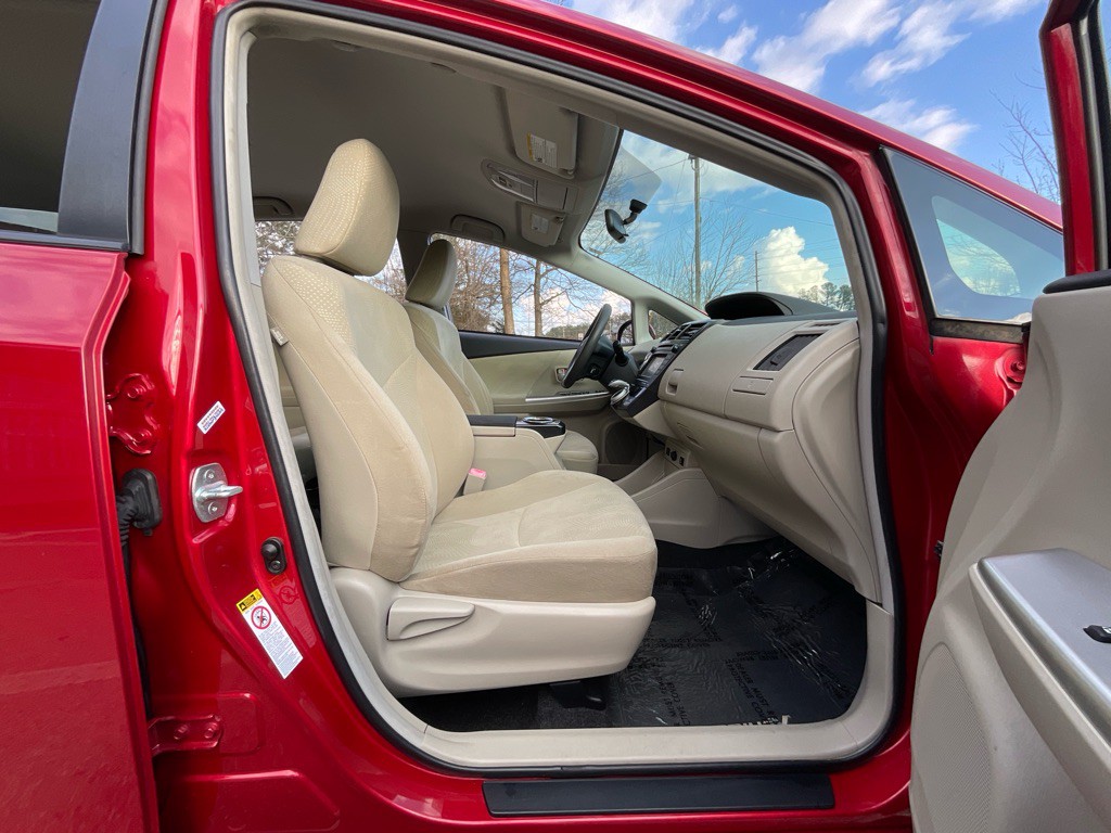 2012 Toyota Prius Image 17