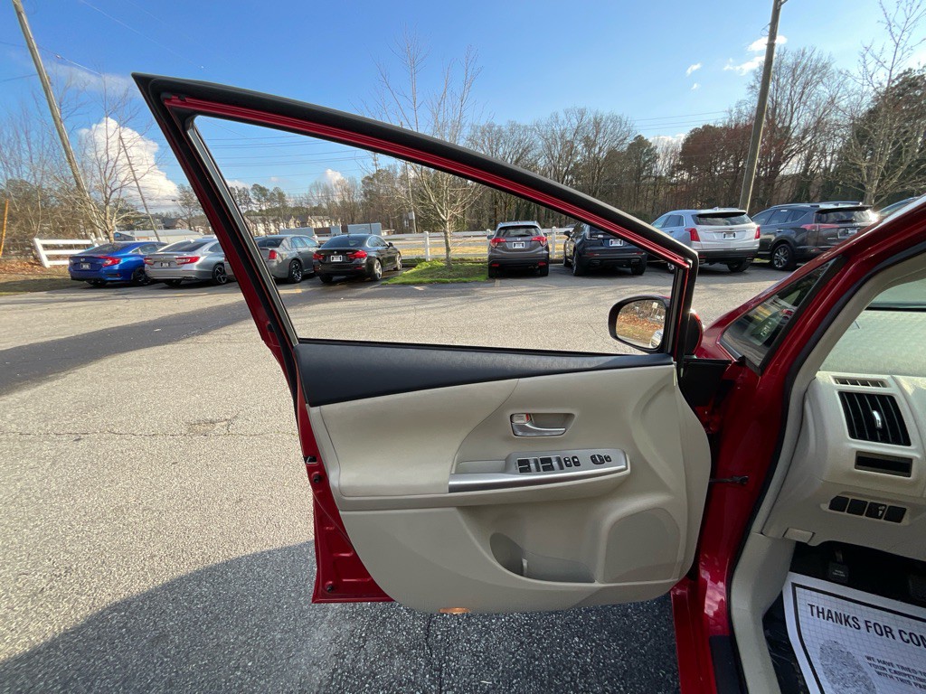 2012 Toyota Prius Image 40