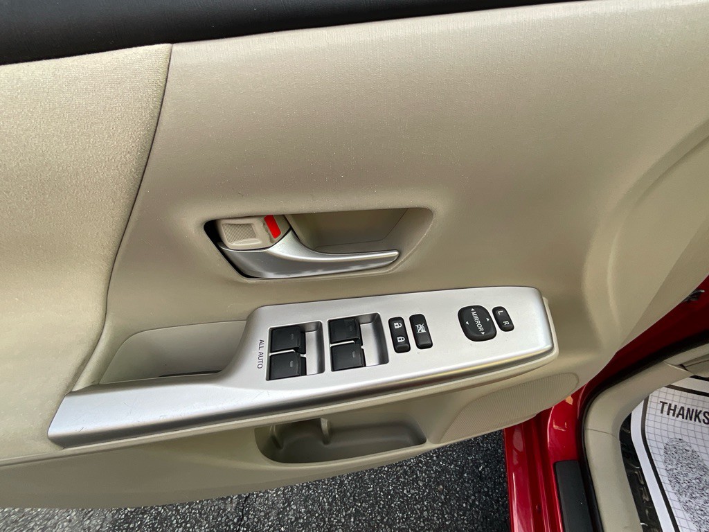 2012 Toyota Prius Image 41