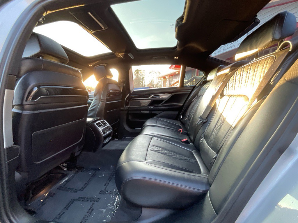 2018 BMW 7 Series Image 30