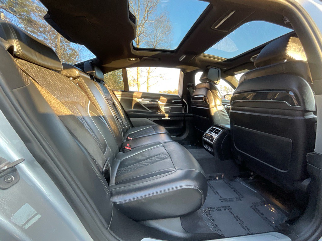 2018 BMW 7 Series Image 33