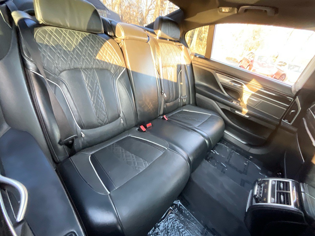 2018 BMW 7 Series Image 35