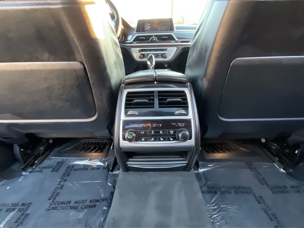 2018 BMW 7 Series Image 38