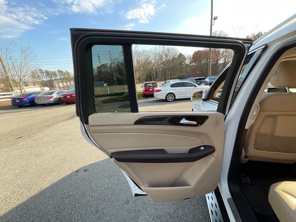 2017 Mercedes-Benz GLS-Class Image 47