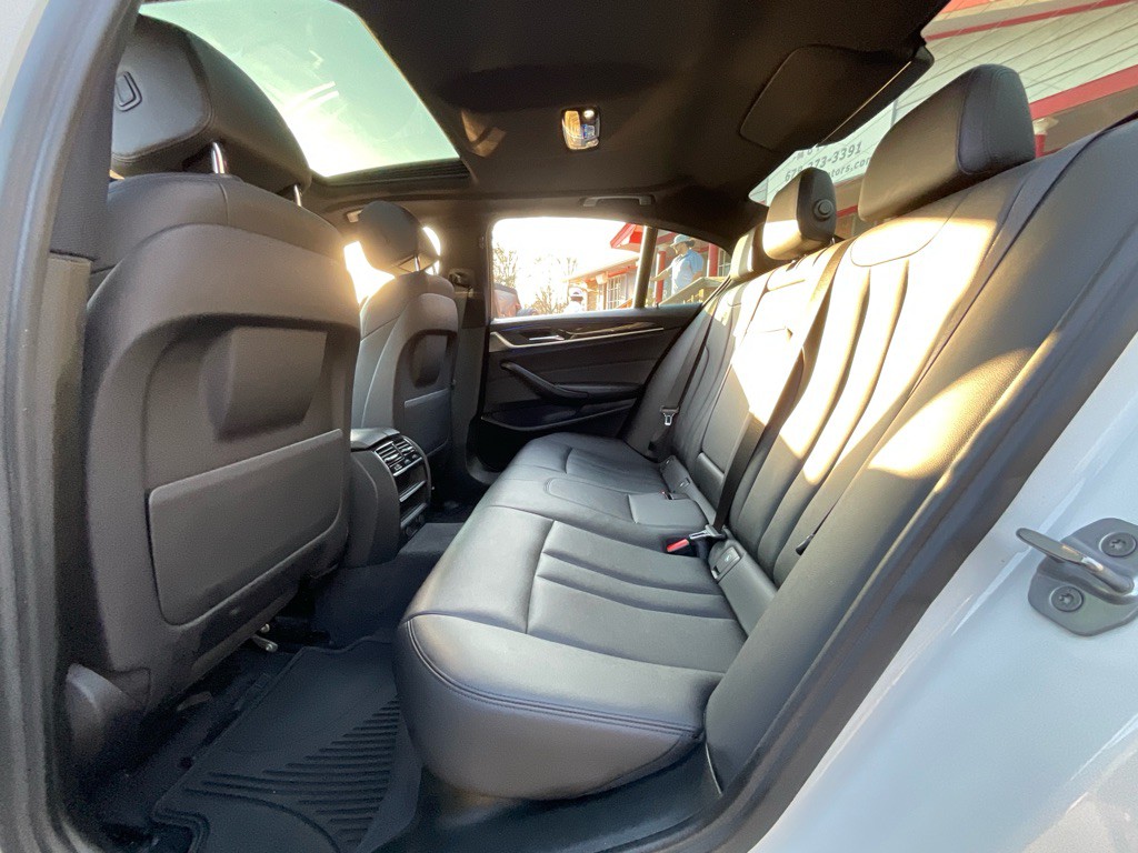 2017 BMW 5 Series Image 28