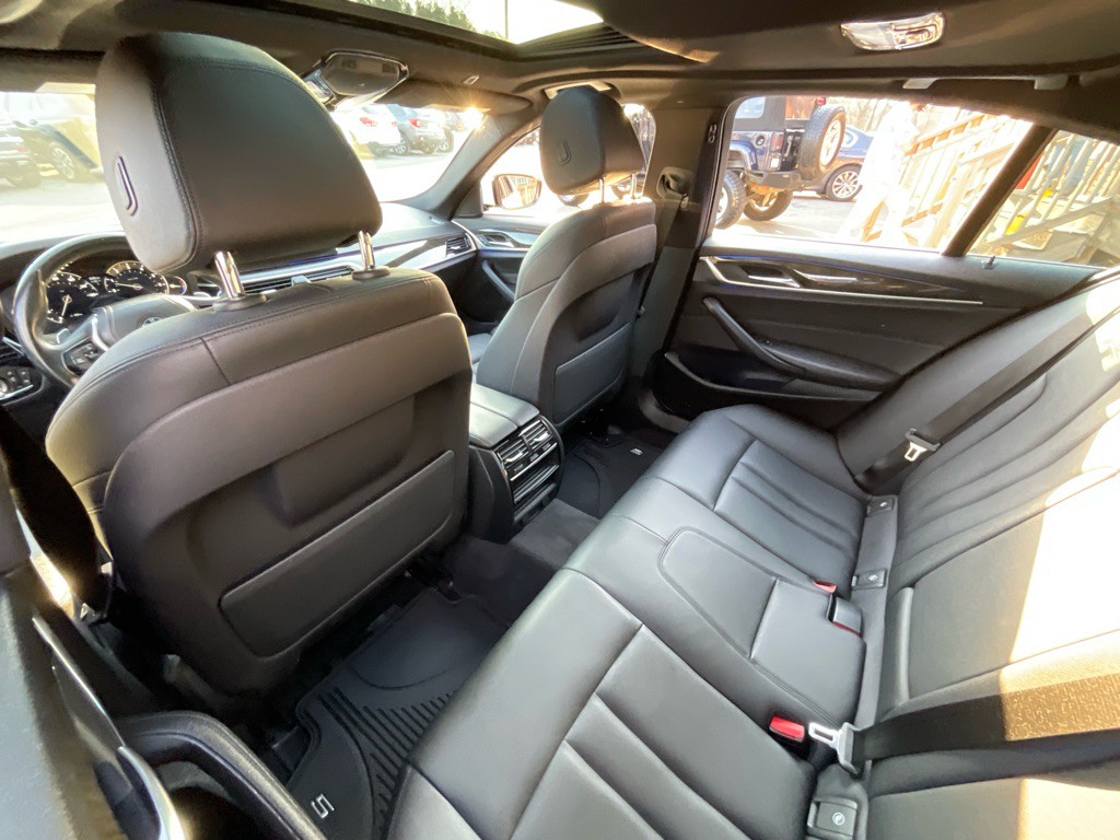 2017 BMW 5 Series Image 29