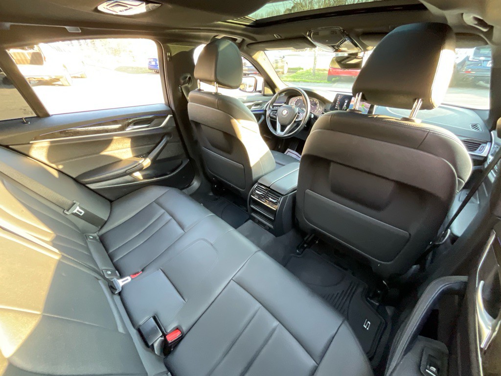 2017 BMW 5 Series Image 32