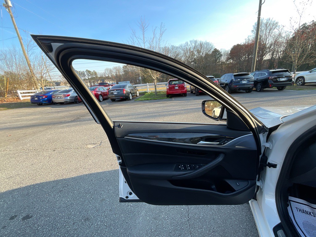 2017 BMW 5 Series Image 39