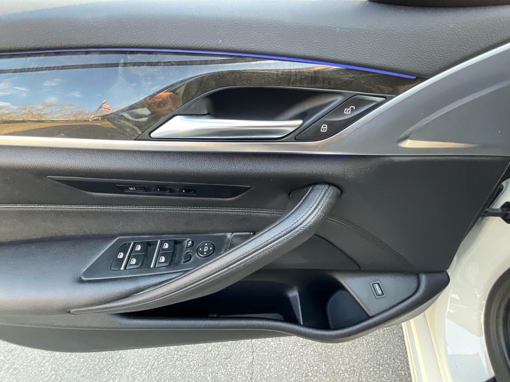 2017 BMW 5 Series Image 40