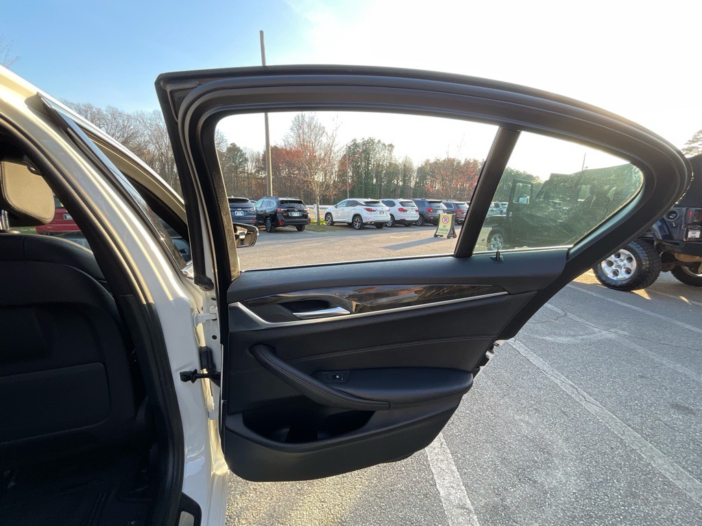 2017 BMW 5 Series Image 44