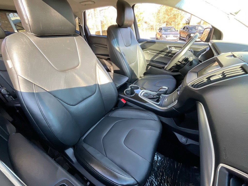 2016 Ford Edge Image 19