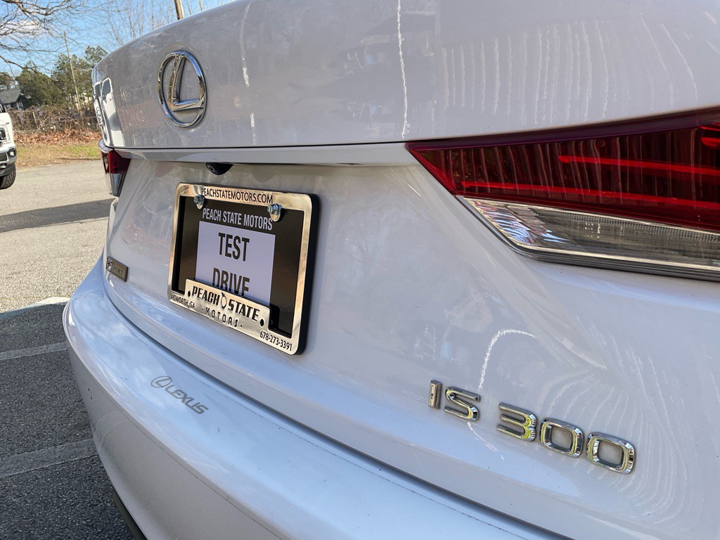 2018 Lexus IS 300 Image 9