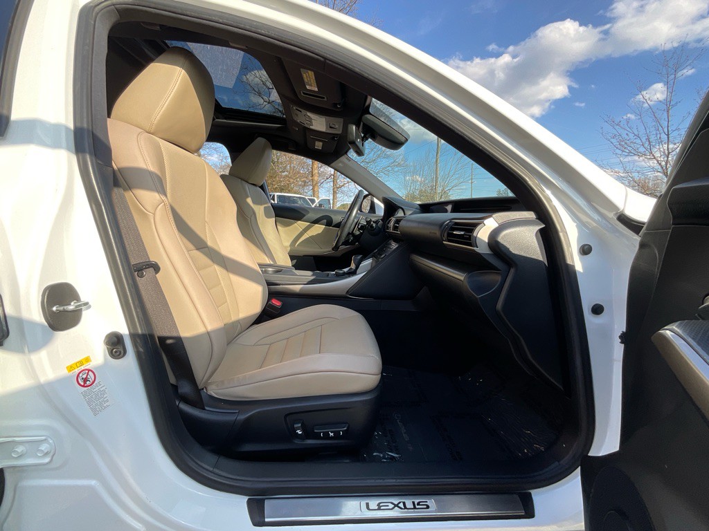 2018 Lexus IS 300 Image 17