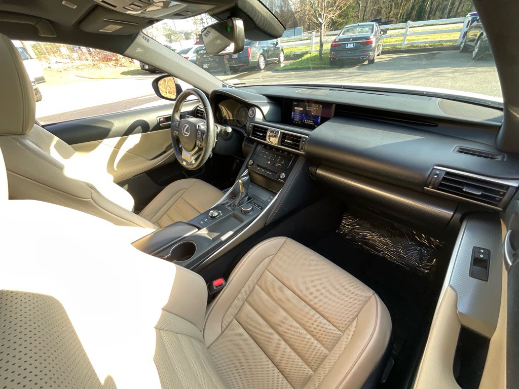 2018 Lexus IS 300 Image 18