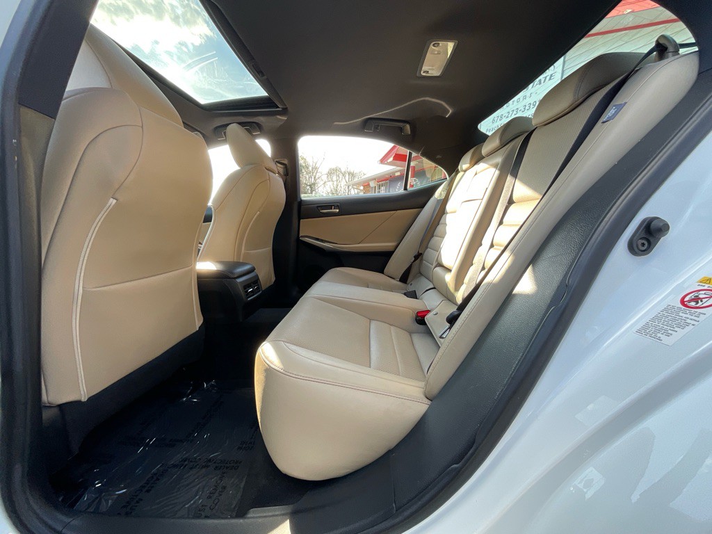 2018 Lexus IS 300 Image 28