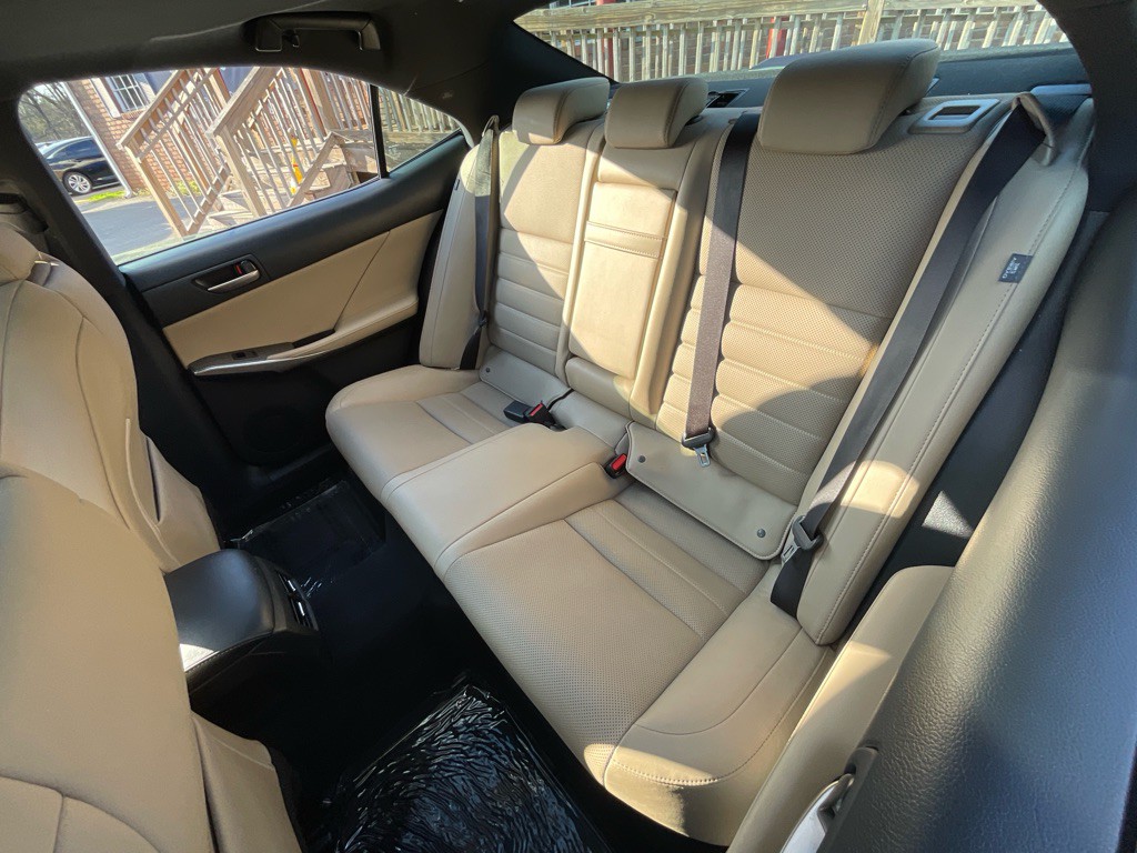 2018 Lexus IS 300 Image 30