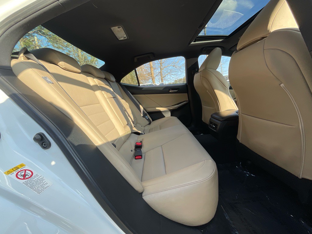 2018 Lexus IS 300 Image 31