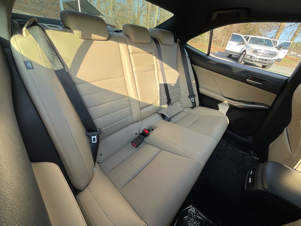 2018 Lexus IS 300 Image 33