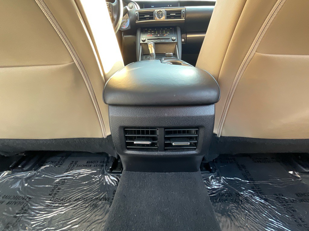 2018 Lexus IS 300 Image 35