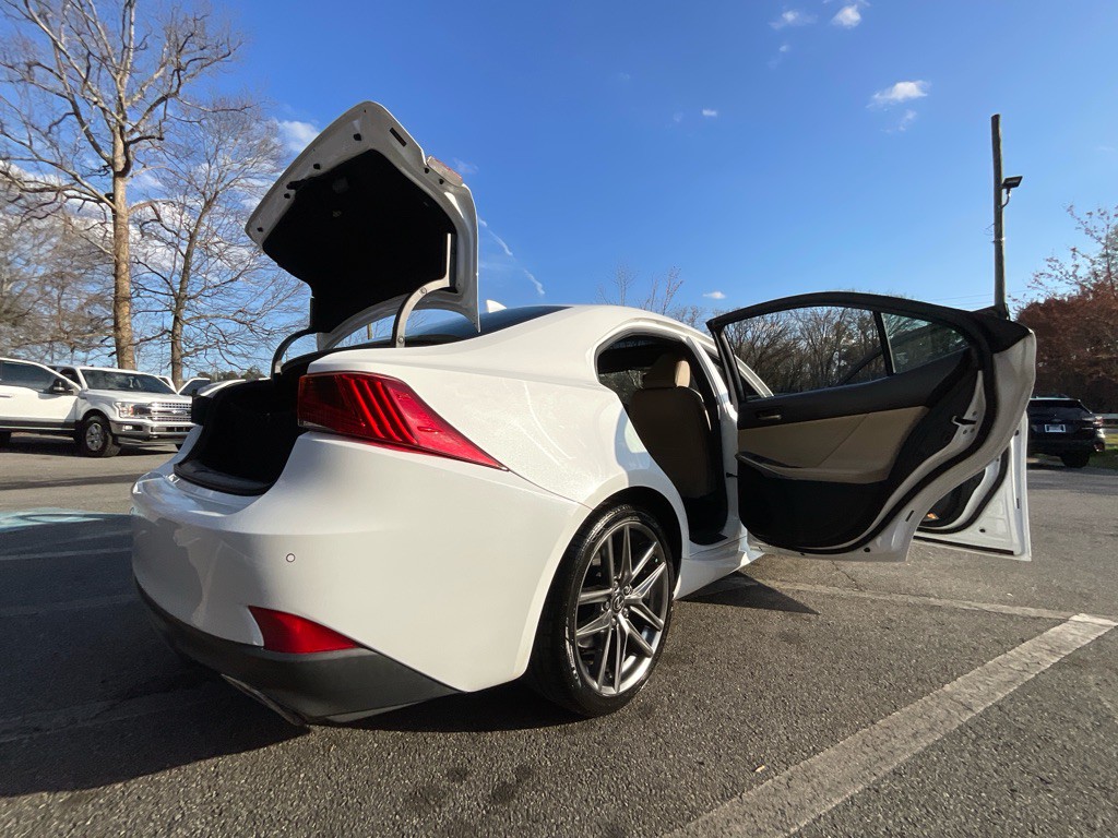 2018 Lexus IS 300 Image 36