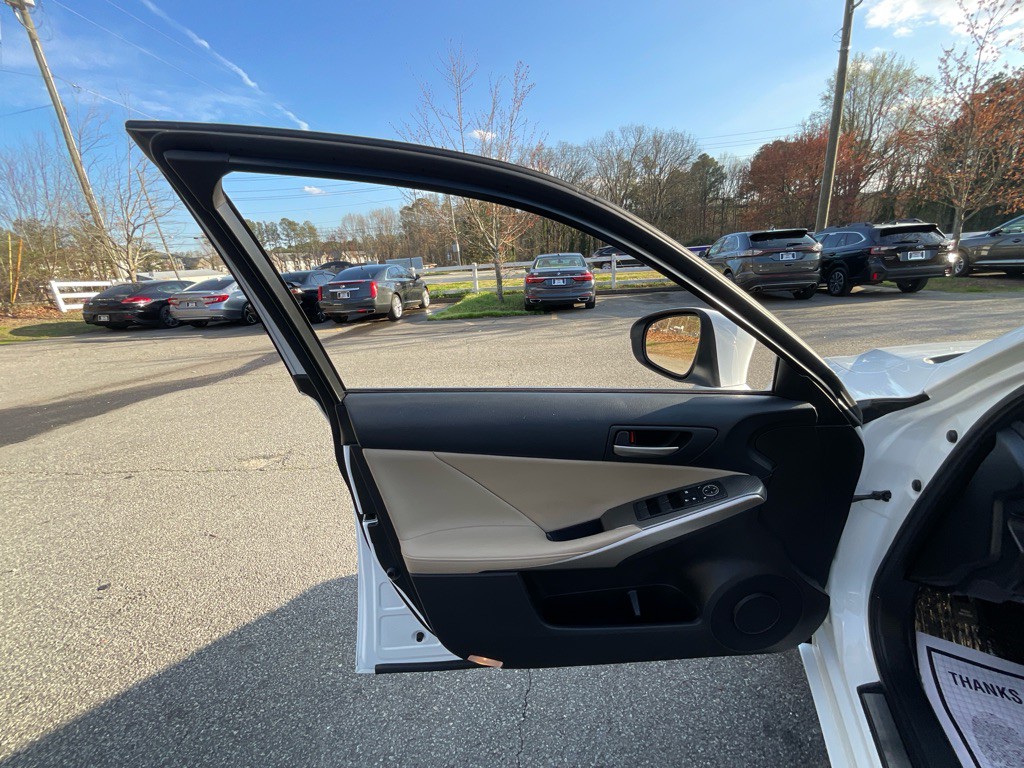 2018 Lexus IS 300 Image 39