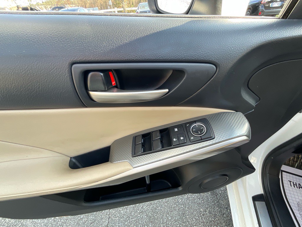 2018 Lexus IS 300 Image 40