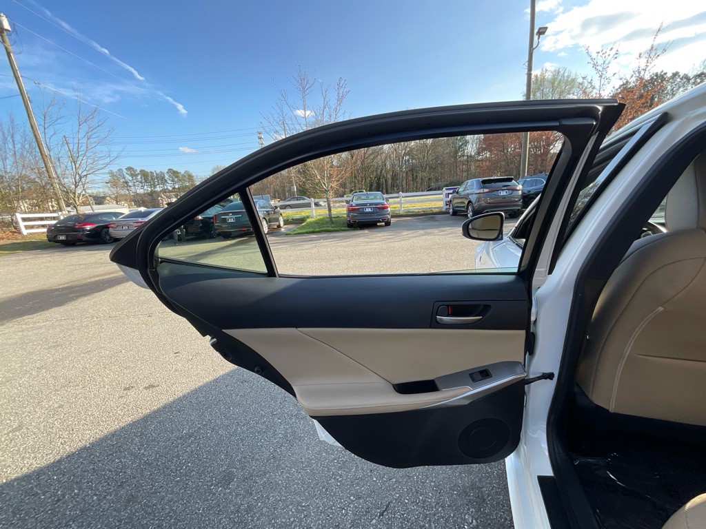 2018 Lexus IS 300 Image 42