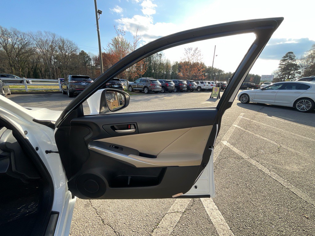 2018 Lexus IS 300 Image 43