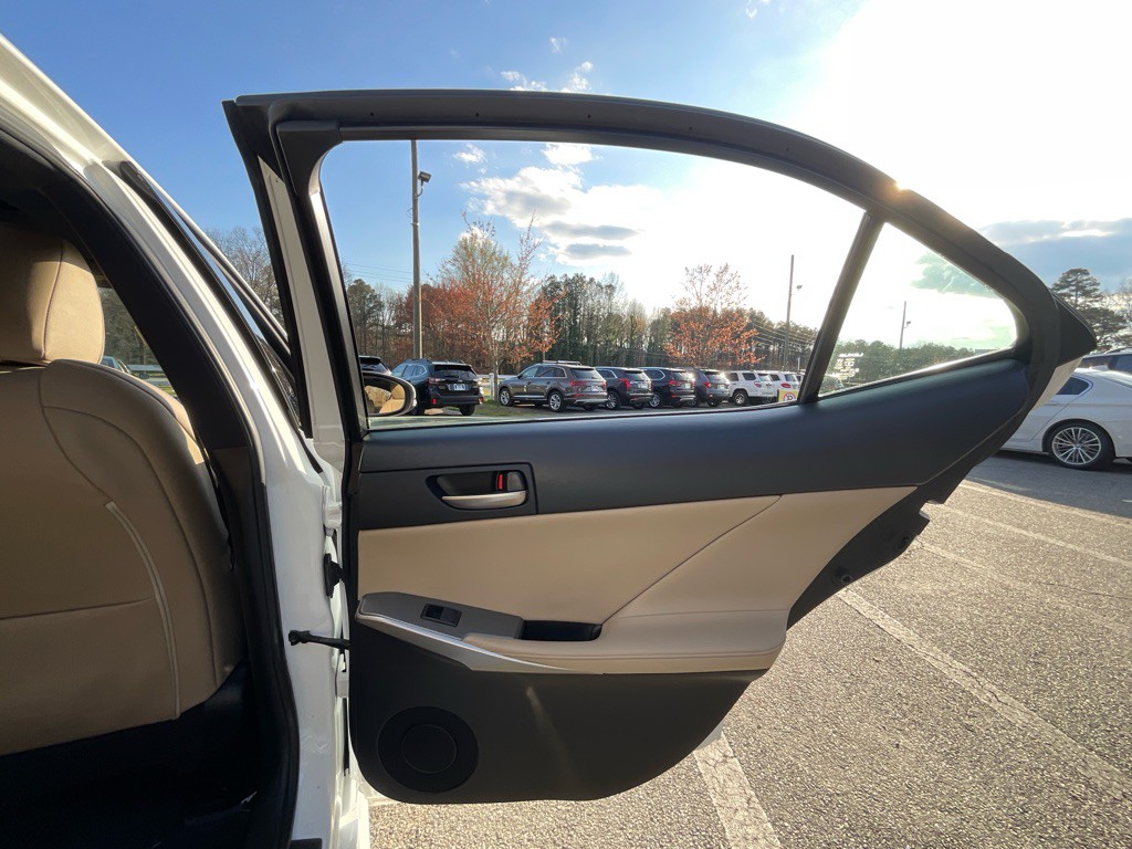 2018 Lexus IS 300 Image 44